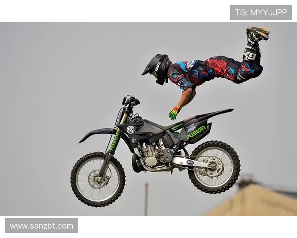 极限运动战术解析:广州极限运动队的创新防守体系与实战应用 极限运动战术解析:广州极限运动队的创新防守体系与实战应用