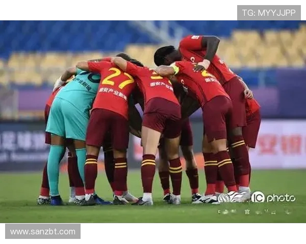 河北华夏与上港激战正酣球迷期待精彩对决与胜负悬念